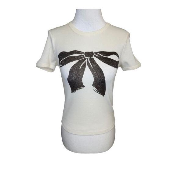 NEW Vinyl Icons Women’s XS Bow Graphic‎ Print T-Shirt NWOT - Picture 2 of 9